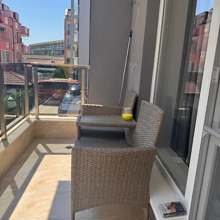 South Primorsko, Family With Terrace And Free Parking Daire Primorsko