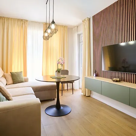 South Primorsko, Family With Terrace And Free Parking Daire