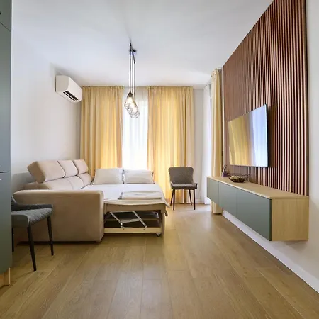 South Primorsko, Family With Terrace And Free Parking Daire